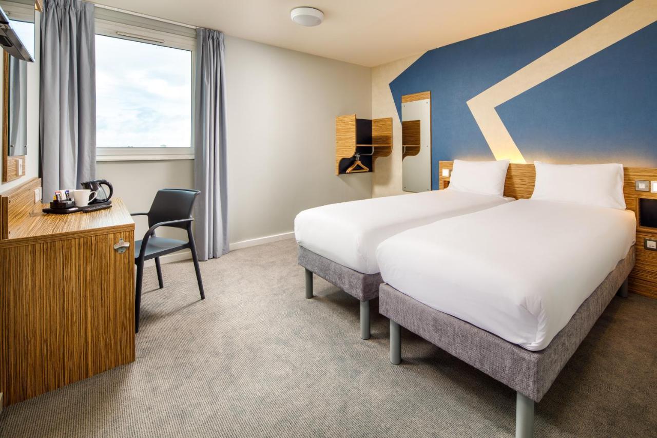 Ibis Budget London Heathrow Central Хаунслоу Экстерьер фото