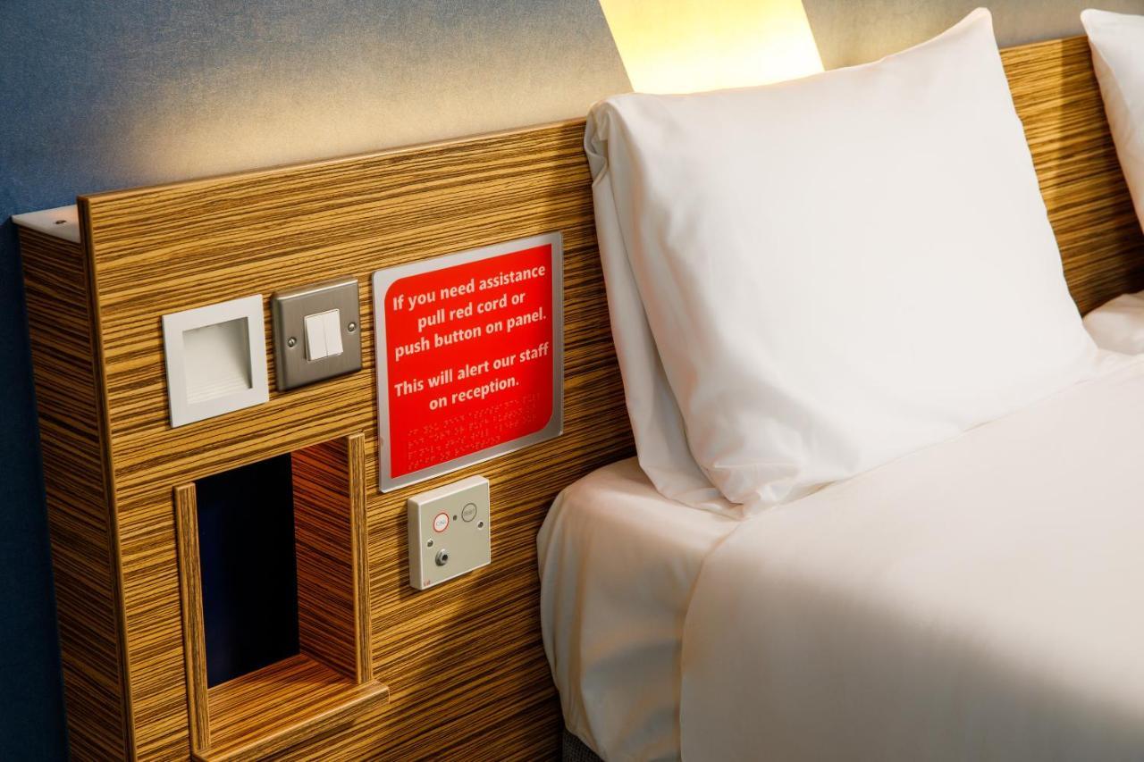 Ibis Budget London Heathrow Central Хаунслоу Экстерьер фото