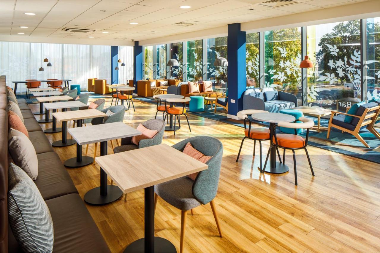 Ibis Budget London Heathrow Central Хаунслоу Экстерьер фото