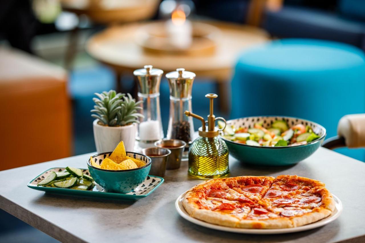 Ibis Budget London Heathrow Central Хаунслоу Экстерьер фото