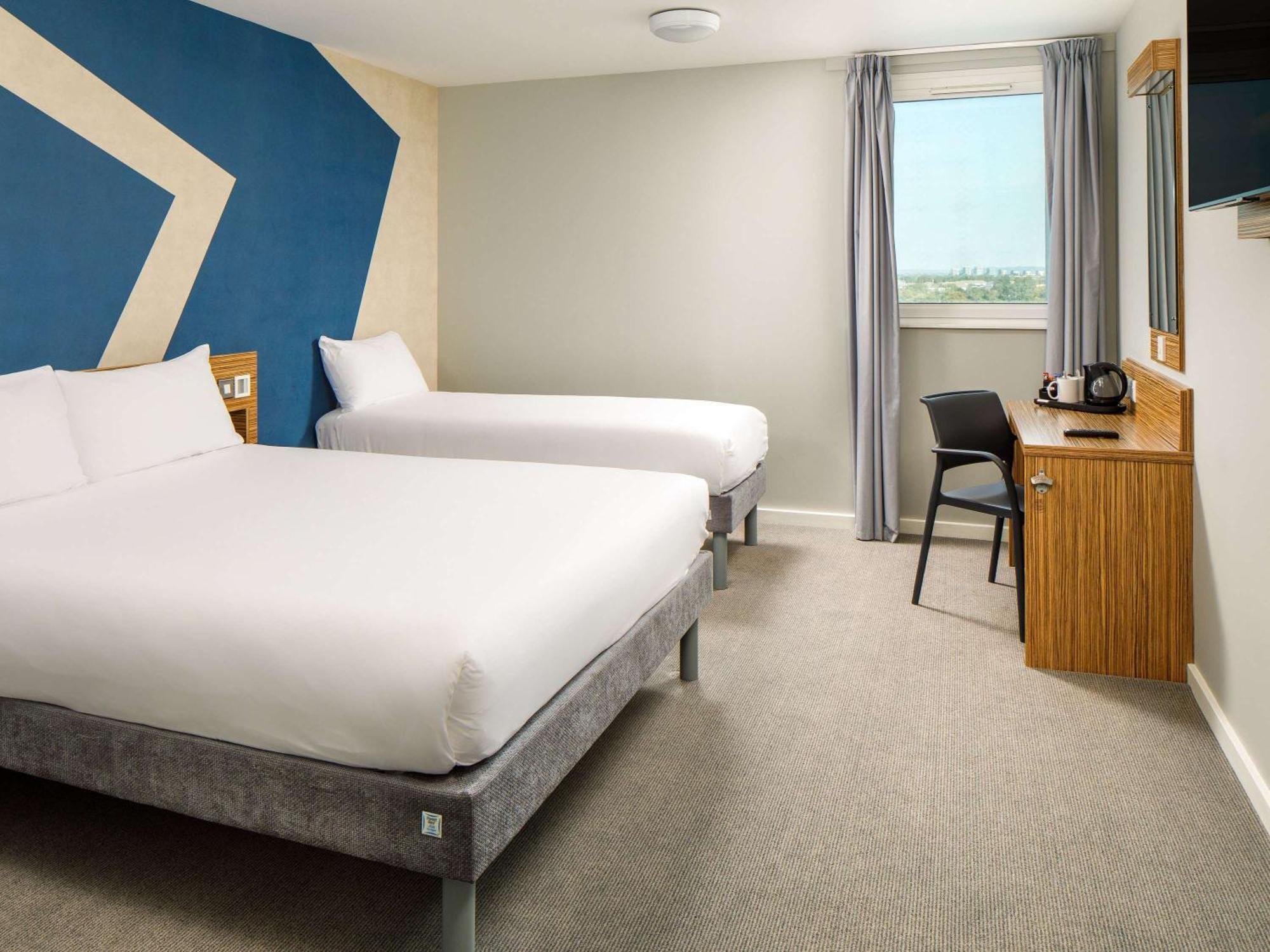 Ibis Budget London Heathrow Central Хаунслоу Экстерьер фото