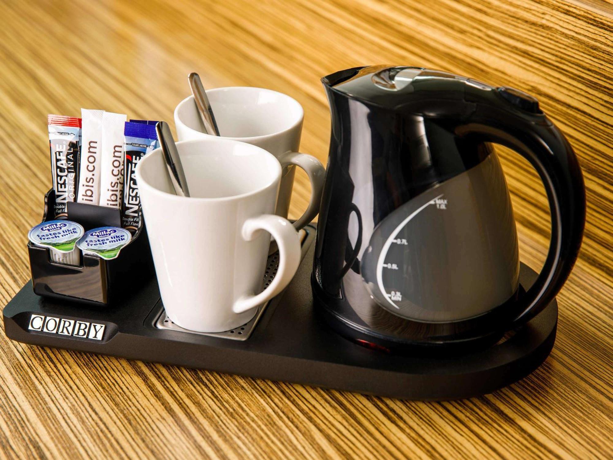 Ibis Budget London Heathrow Central Хаунслоу Экстерьер фото