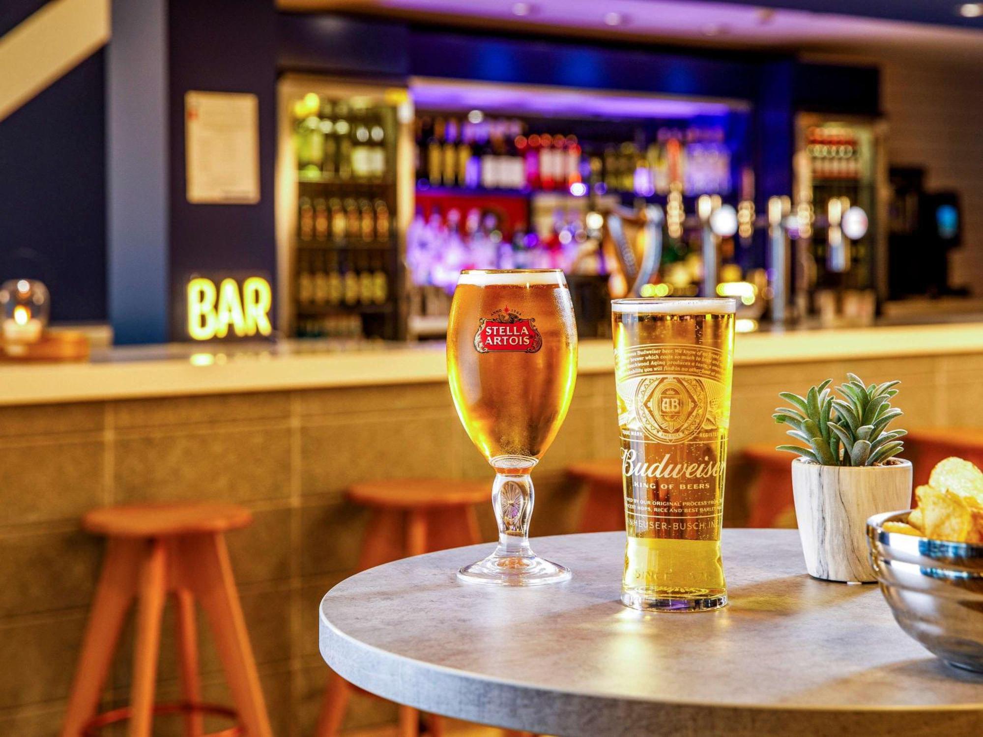 Ibis Budget London Heathrow Central Хаунслоу Экстерьер фото