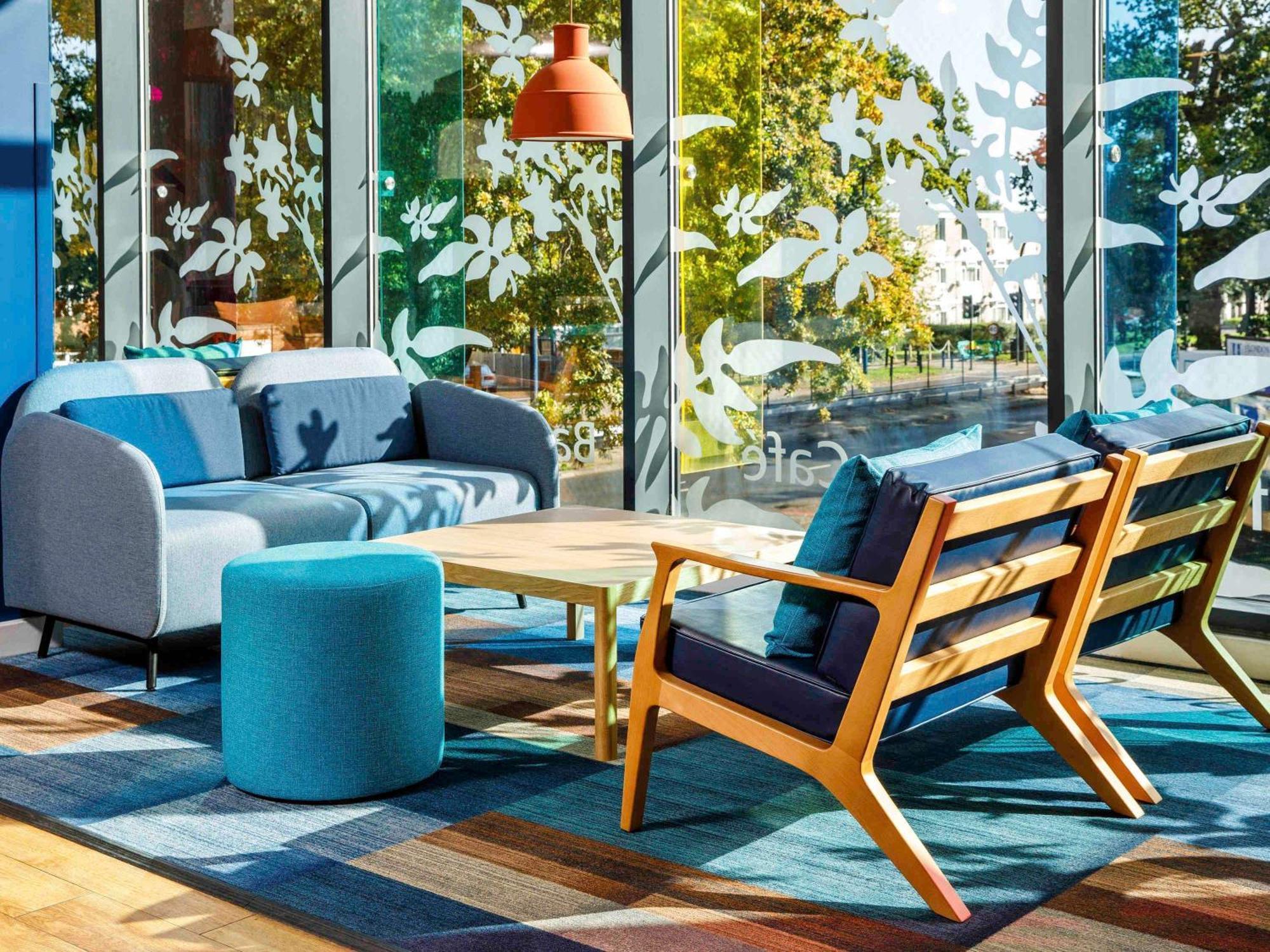Ibis Budget London Heathrow Central Хаунслоу Экстерьер фото