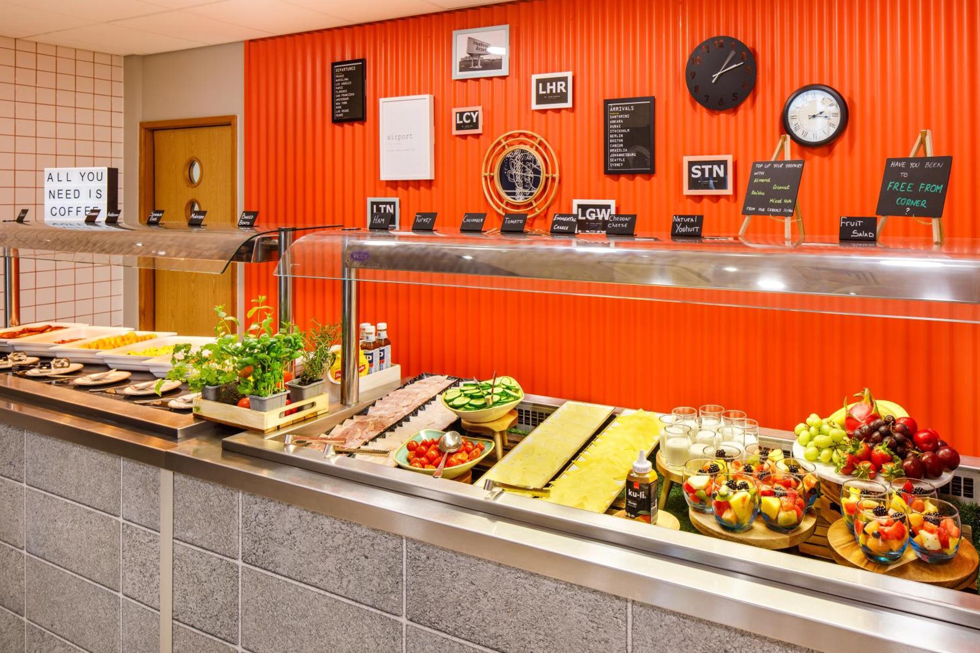 Ibis Budget London Heathrow Central Хаунслоу Экстерьер фото